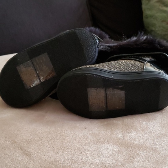 NWB Stuart Weitzman Baby snow shoes - Picture 8 of 8